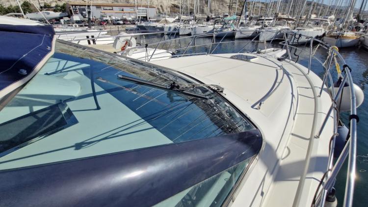 uniesse-42-my-bateau-marseille-218-68c98f619390f419409367.jpg