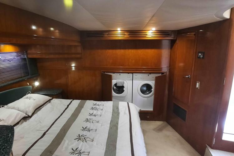 Luxurious bedroom in 2000 Carver 530 Voyager Pilothouse with washer and dryer.