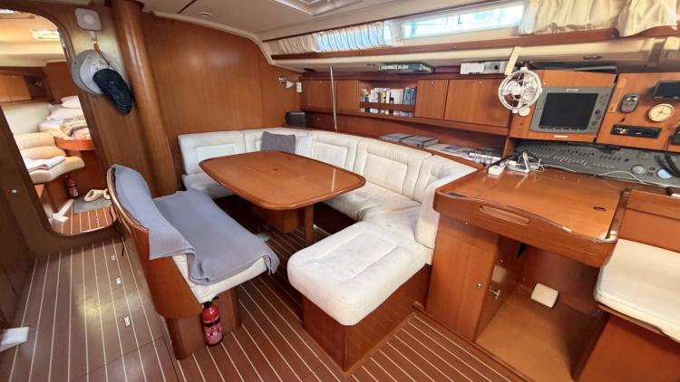 dufour-455-grand-large-my-bateau-port-camargue-11-69159c04b66a5545930134.jpg