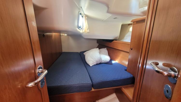 cabine-arriere-babord-grand-68daf0e162368878064058.jpg