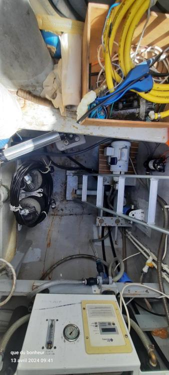 Engine compartment with cables, hoses, and mechanical components, Custom KSENIA 149, 2010 model.