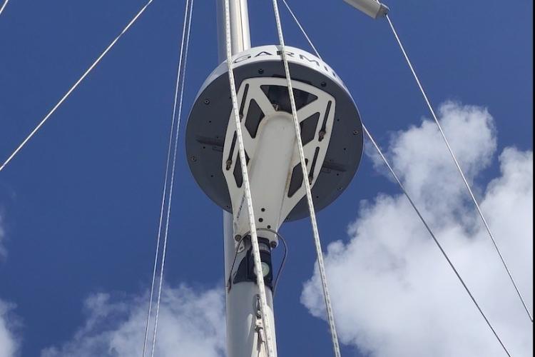 Radar equipment on Jeanneau Sun Odyssey 37 sailboat mast against blue sky, 2000 model.