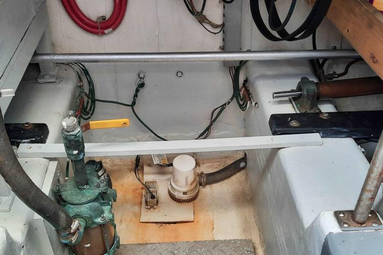 Engine compartment of 2000 Carver 530 Voyager Pilothouse with visible mechanical components.