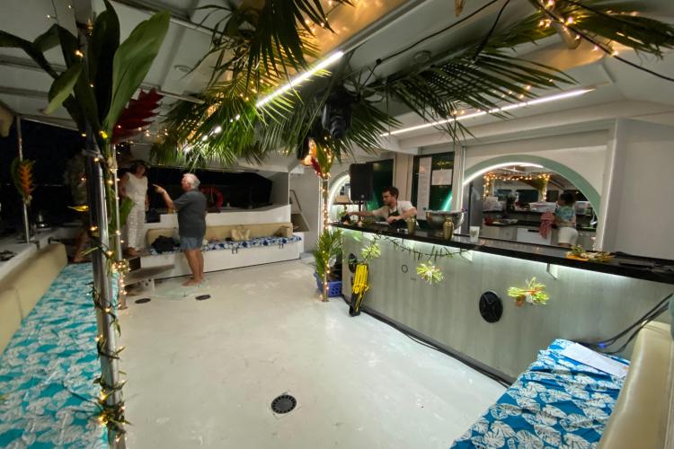 Luxurious 2004 Etoile Marine NAUTILUS 360 yacht interior with tropical decor and ambient lighting.