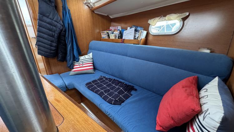 jeanneau-sun-odyssey-32-legende-my-bateau-port-camargue-21-681a057a2257b454743102.jpg