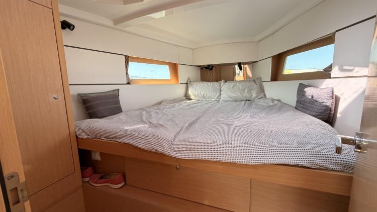 beneteau-oceanis-38-1-performance-my-bateau-cap-d-agde-37-68ee5ff88830a500950321.jpg