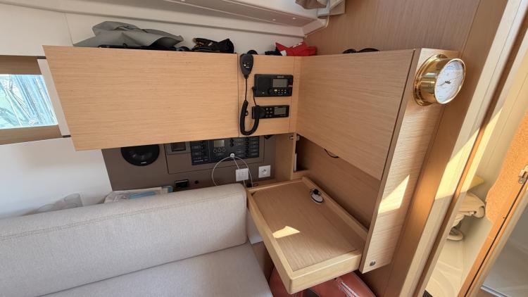 beneteau-oceanis-38-1-performance-my-bateau-cap-d-agde-48-68ee5ff891529861254039.jpg