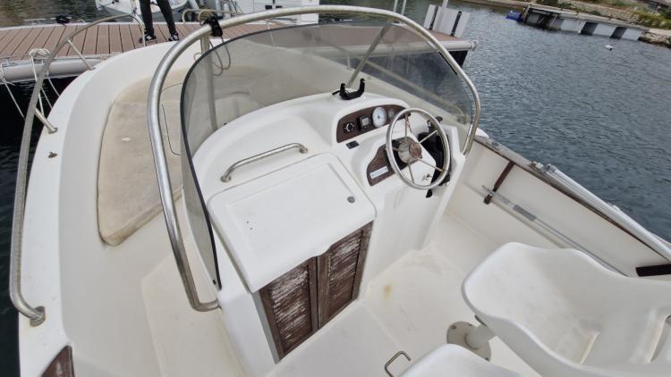 jeanneau-cap-camarat-625-my-bateau-marseille-52-68405610ee36b827972420.jpg
