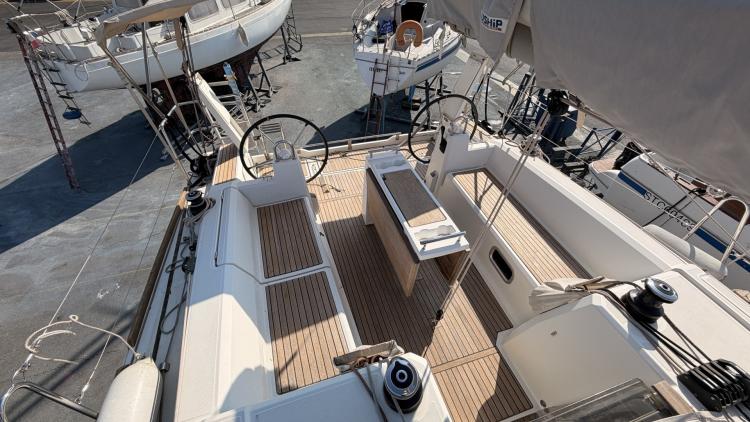 beneteau-oceanis-38-1-performance-my-bateau-cap-d-agde-29-68ee5ff8839f1213323090.jpg