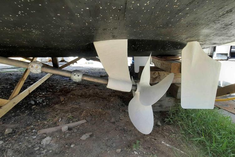 Propeller and rudder of 2000 Carver 530 Voyager Pilothouse on dry dock.