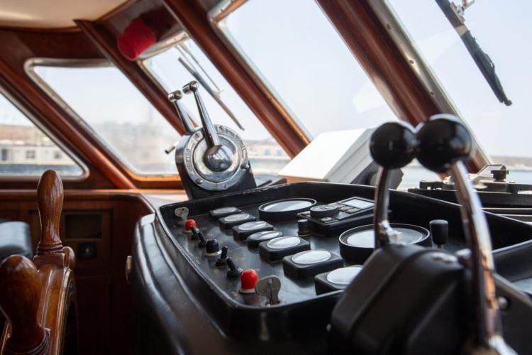 Control panel of a 1972 Benetti 33 yacht, featuring vintage navigation instruments.