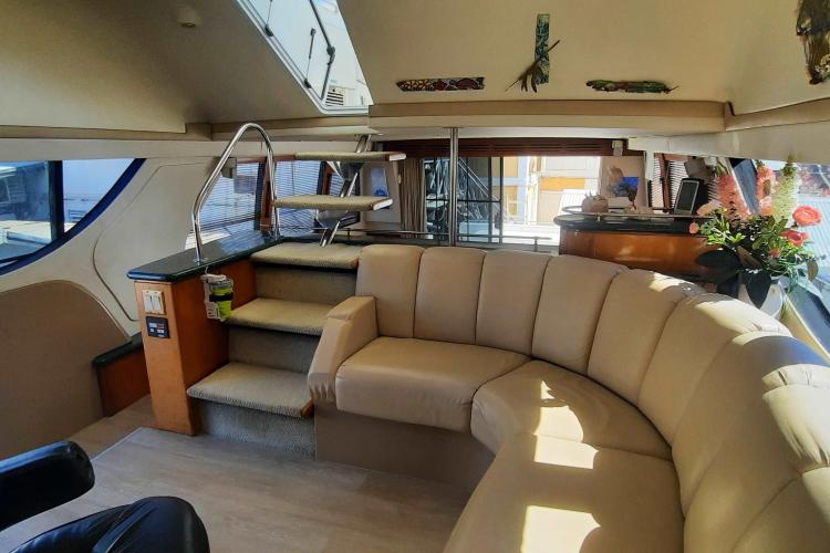 Luxurious interior of 2000 Carver 530 Voyager Pilothouse with beige seating and elegant decor.