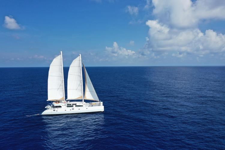 Sailing yacht Etoile Marine NAUTILUS 360, 2004, cruising on open ocean under clear skies.