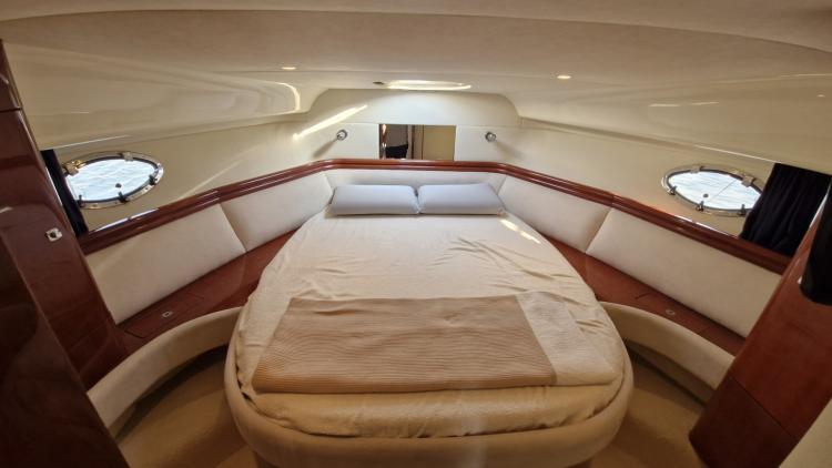 fairline-phantom-40-my-bateau-bandol-20-68ee8a73a78ff225098932.jpg