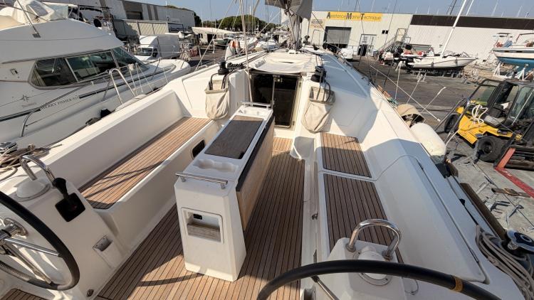 beneteau-oceanis-38-1-performance-my-bateau-cap-d-agde-17-68ee5ff87aea6410248063.jpg